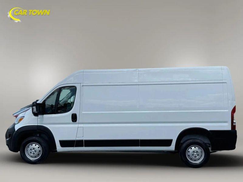 Vehicle photo 11