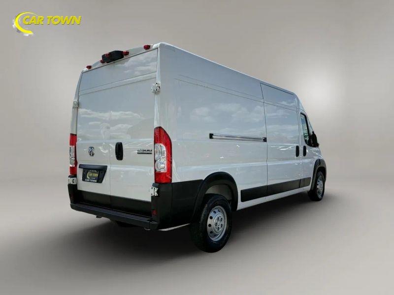 Vehicle photo 13