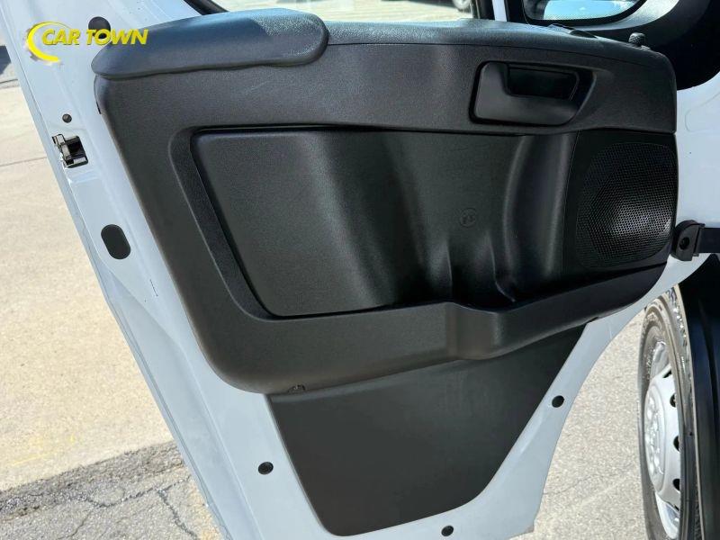 Vehicle photo 14