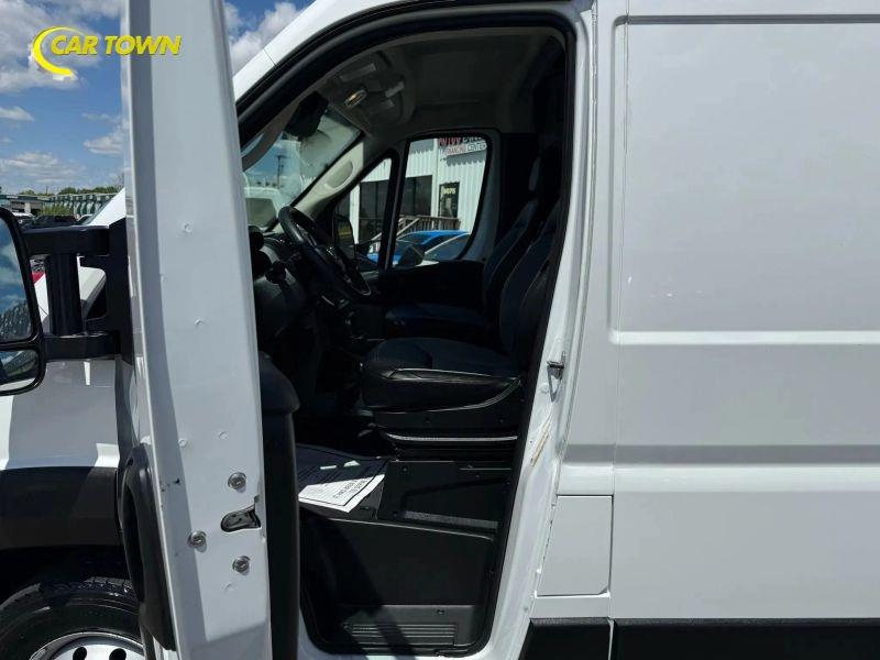 Vehicle photo 16