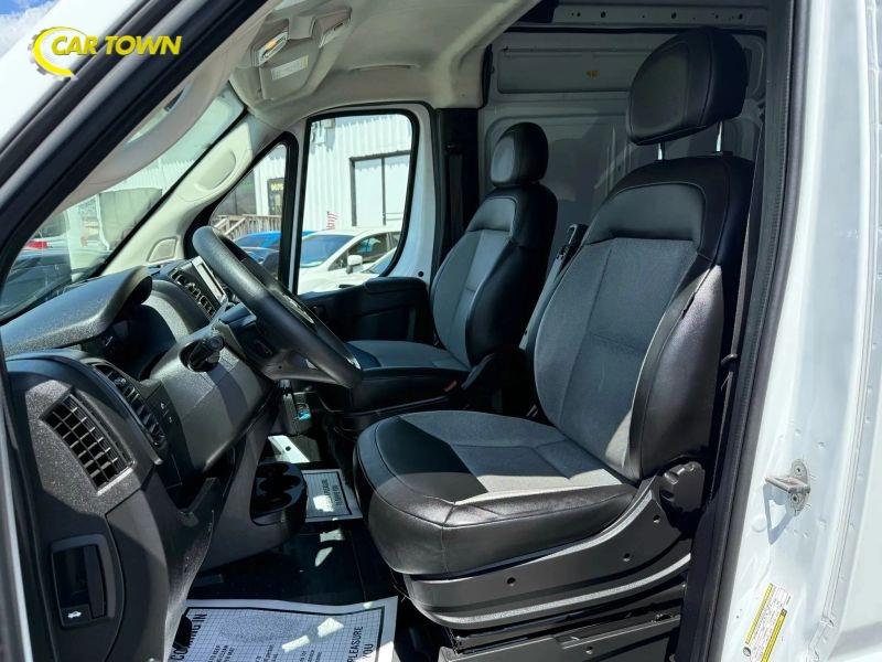 Vehicle photo 18