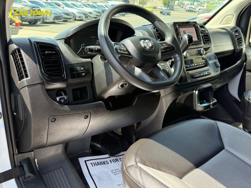 Vehicle photo 19