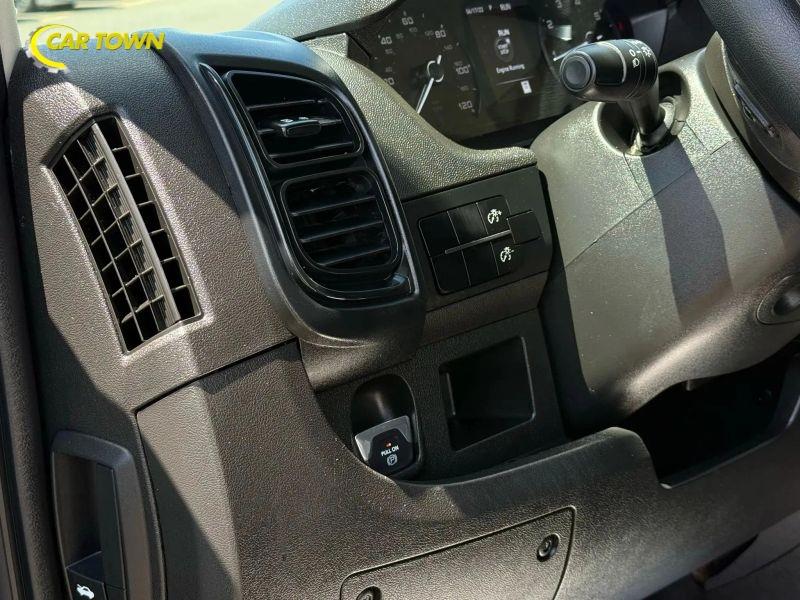 Vehicle photo 20