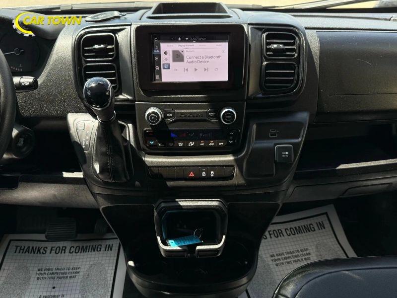 Vehicle photo 26