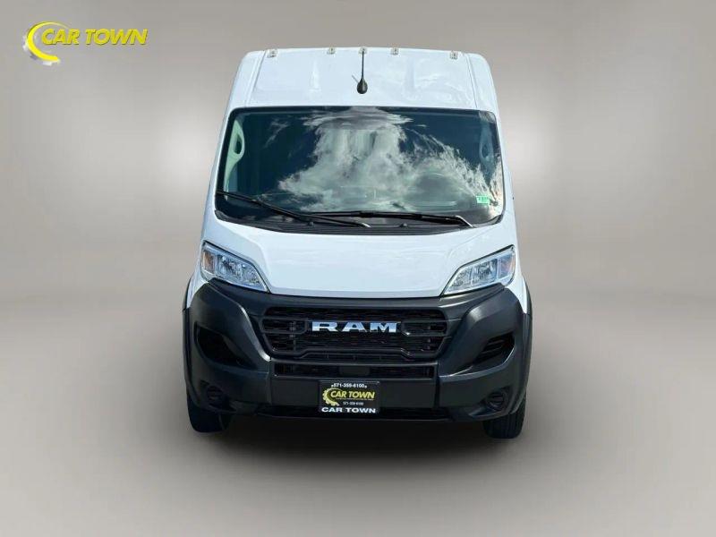 Vehicle photo 3
