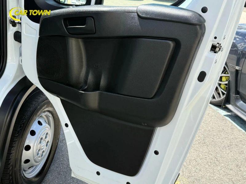 Vehicle photo 30