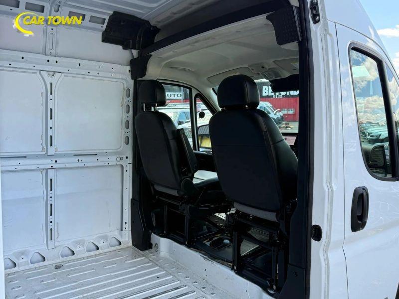 Vehicle photo 37