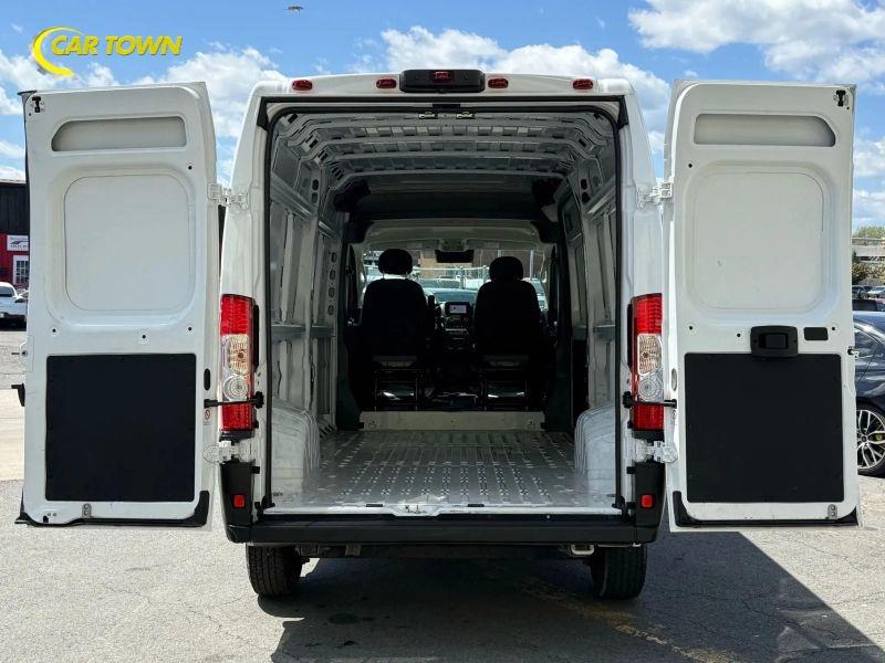 Vehicle photo 38