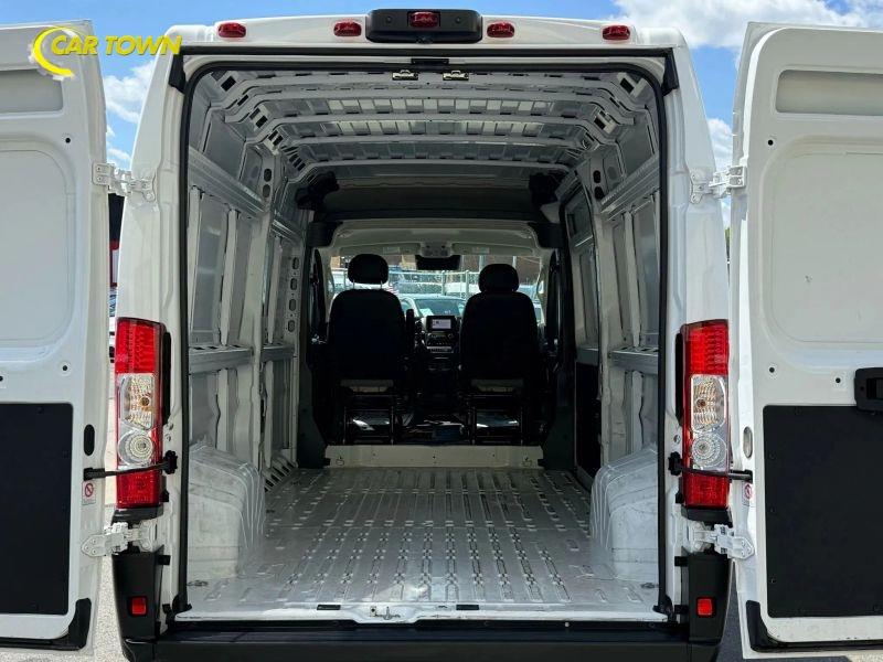Vehicle photo 39