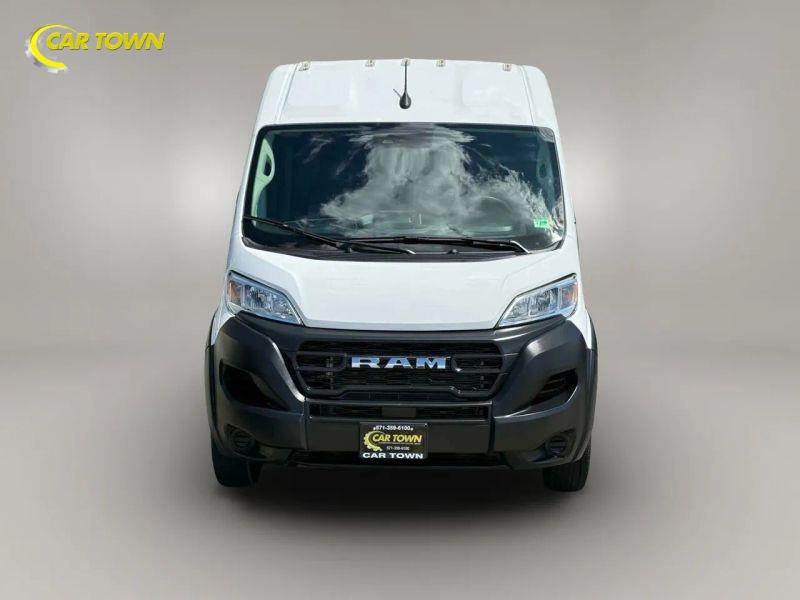 Vehicle photo 4