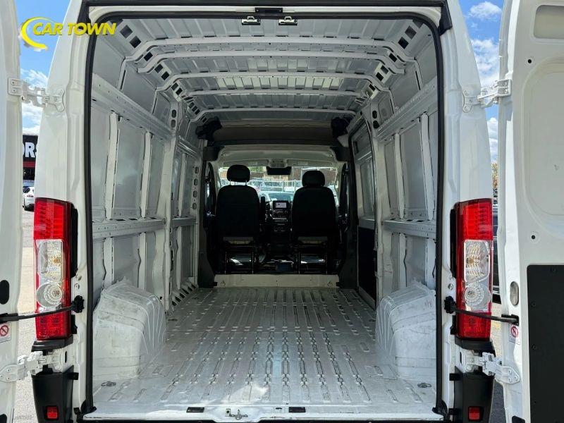 Vehicle photo 40