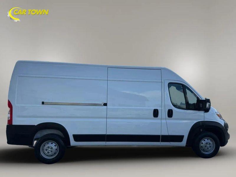 Vehicle photo 7