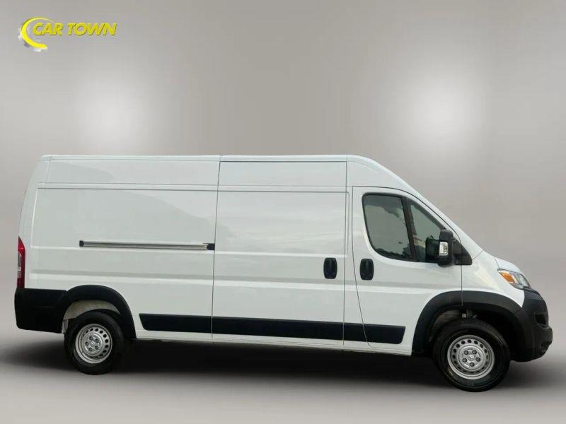 Vehicle photo 10