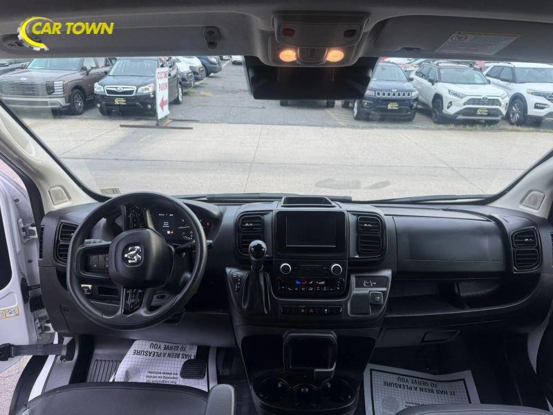 Vehicle photo 12