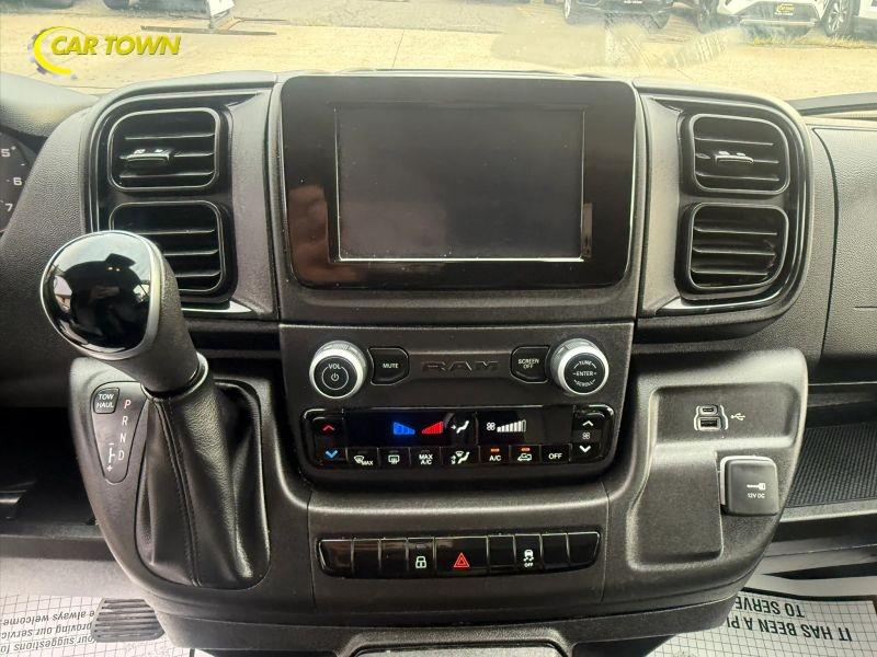 Vehicle photo 15