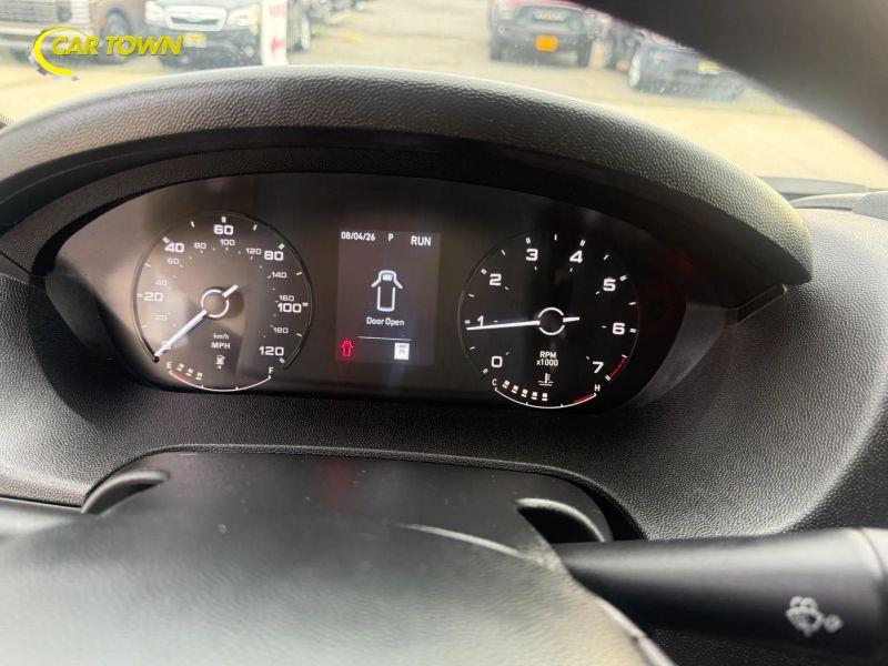Vehicle photo 17