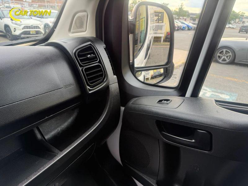 Vehicle photo 21