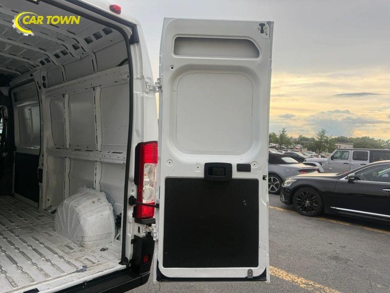 Vehicle photo 29