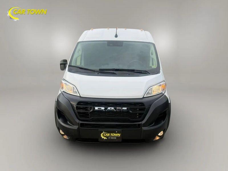 Vehicle photo 3
