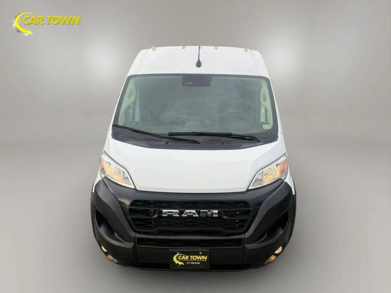 Vehicle photo 4