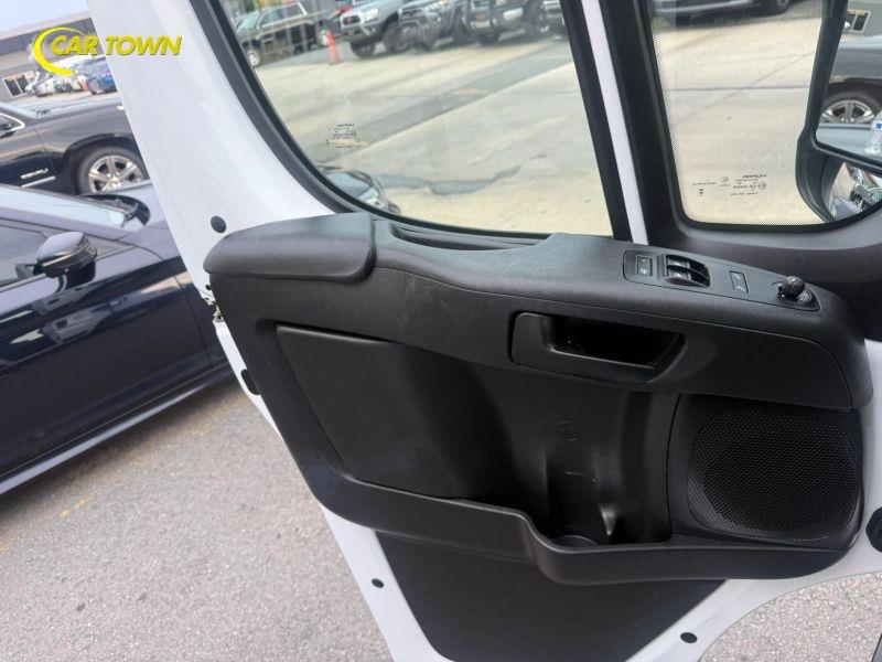 Vehicle photo 10