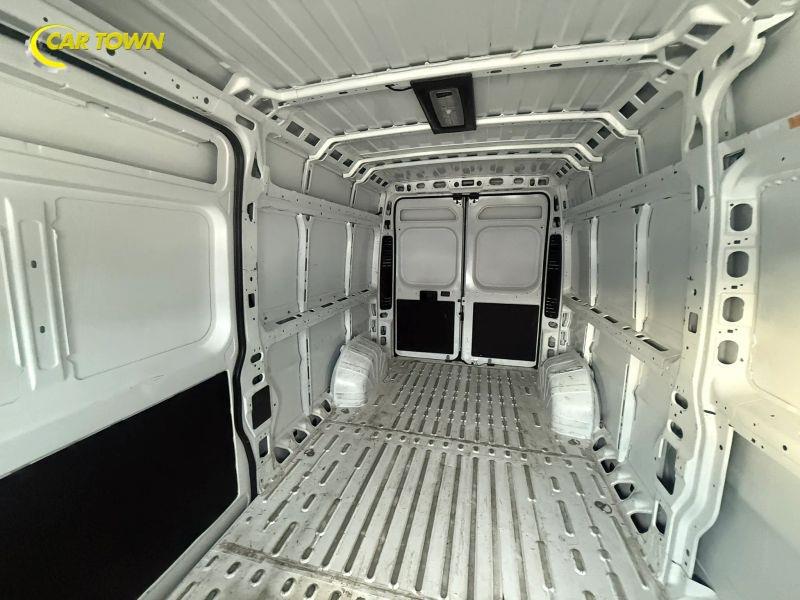Vehicle photo 20