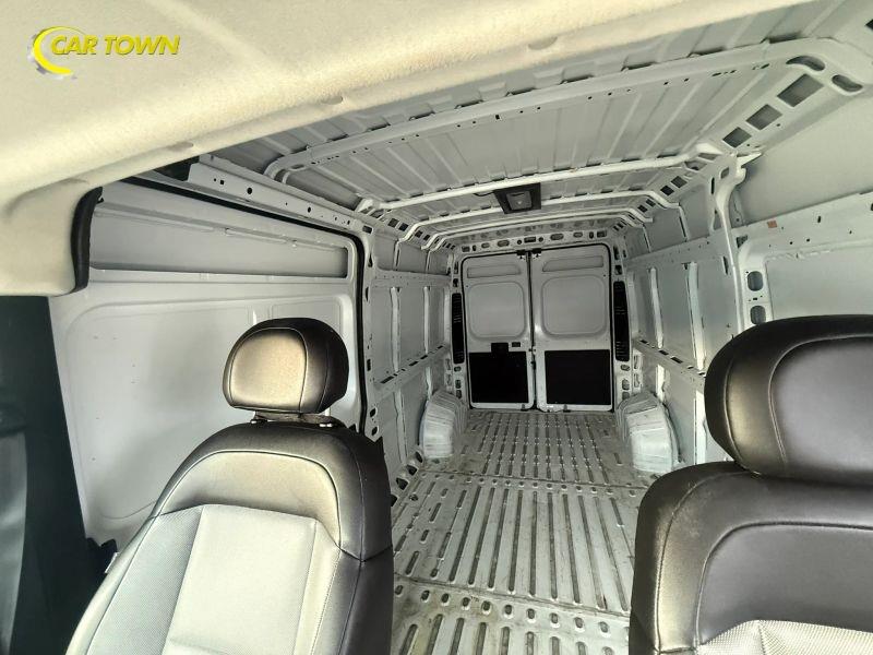 Vehicle photo 21
