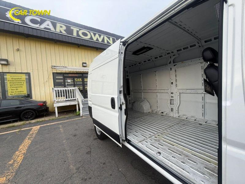 Vehicle photo 23