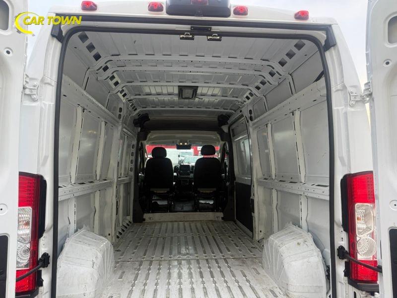Vehicle photo 24