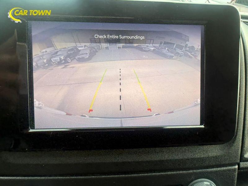 Vehicle photo 25