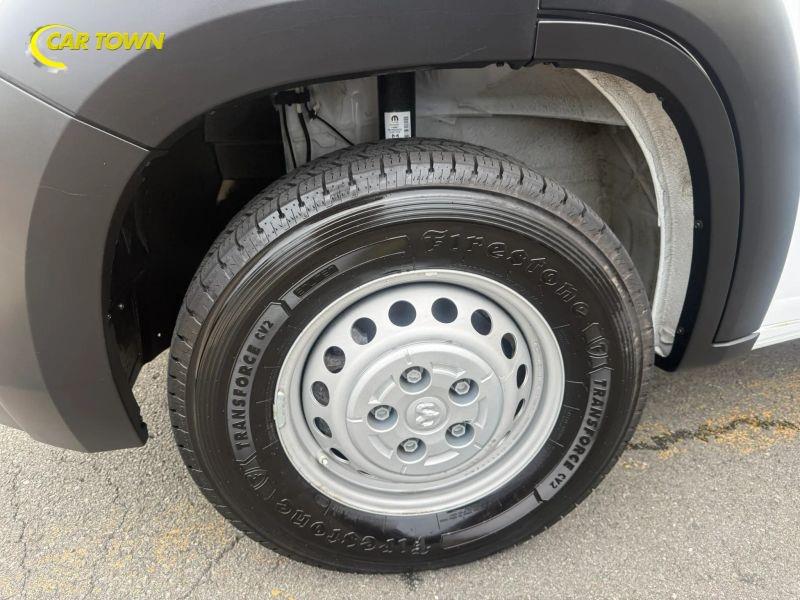 Vehicle photo 8