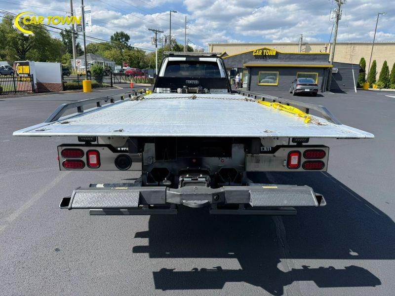Vehicle photo 11