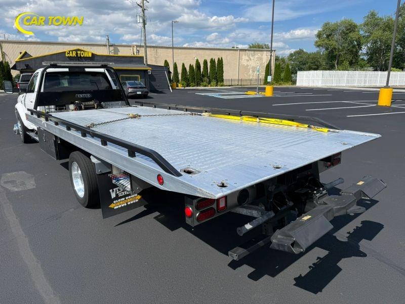 Vehicle photo 12