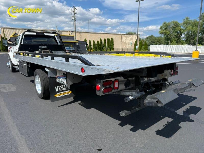 Vehicle photo 13