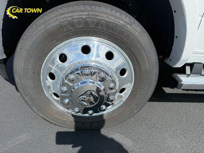 Vehicle photo 14