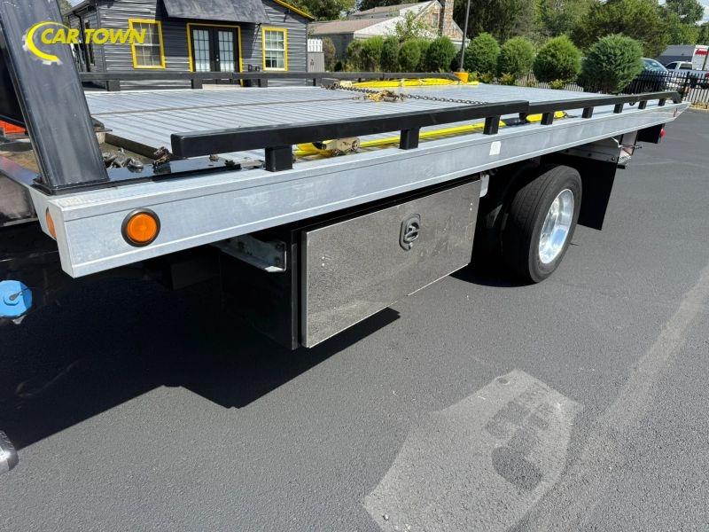 Vehicle photo 15