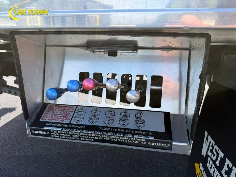 Vehicle photo 18