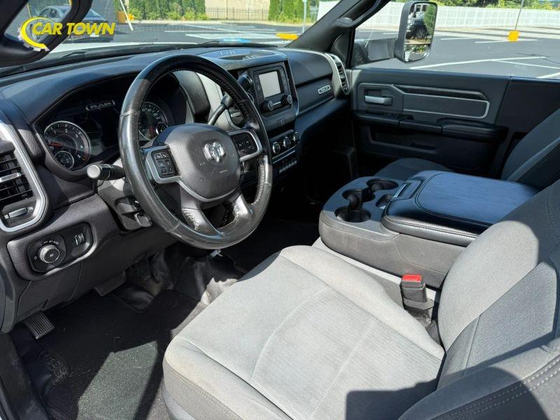 Vehicle photo 24