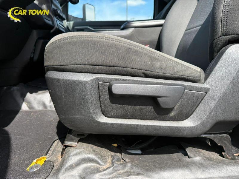 Vehicle photo 26
