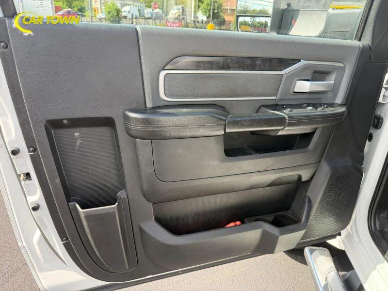 Vehicle photo 27