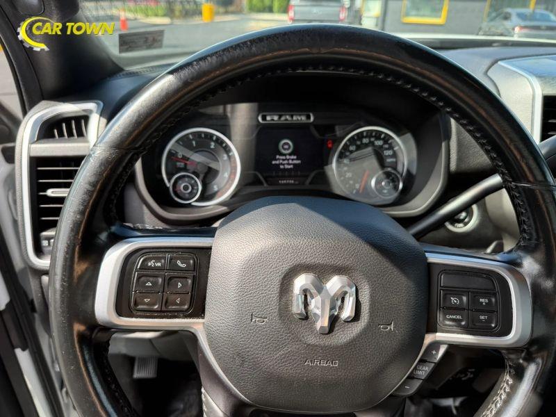 Vehicle photo 28
