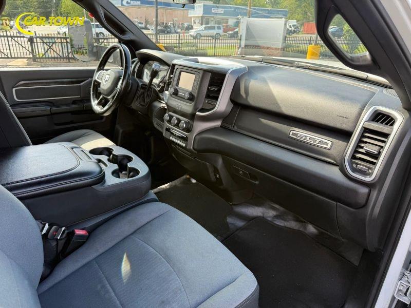 Vehicle photo 34