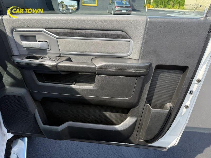 Vehicle photo 35