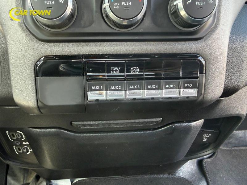 Vehicle photo 36