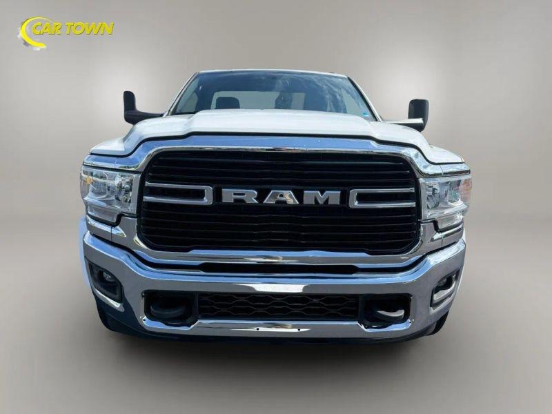 Vehicle photo 4
