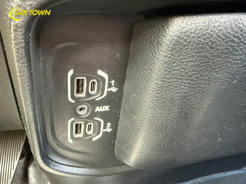 Vehicle photo 40
