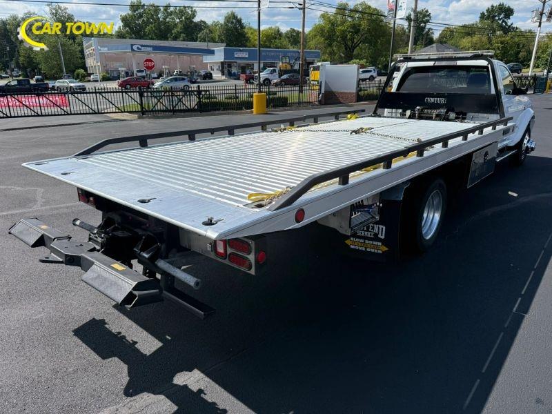 Vehicle photo 8