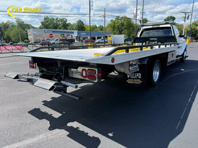 Vehicle photo 9
