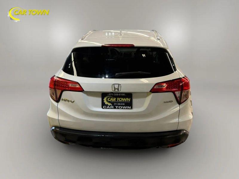 Vehicle photo 10
