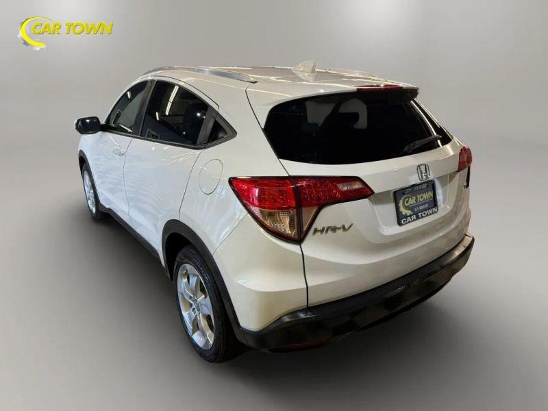 Vehicle photo 12